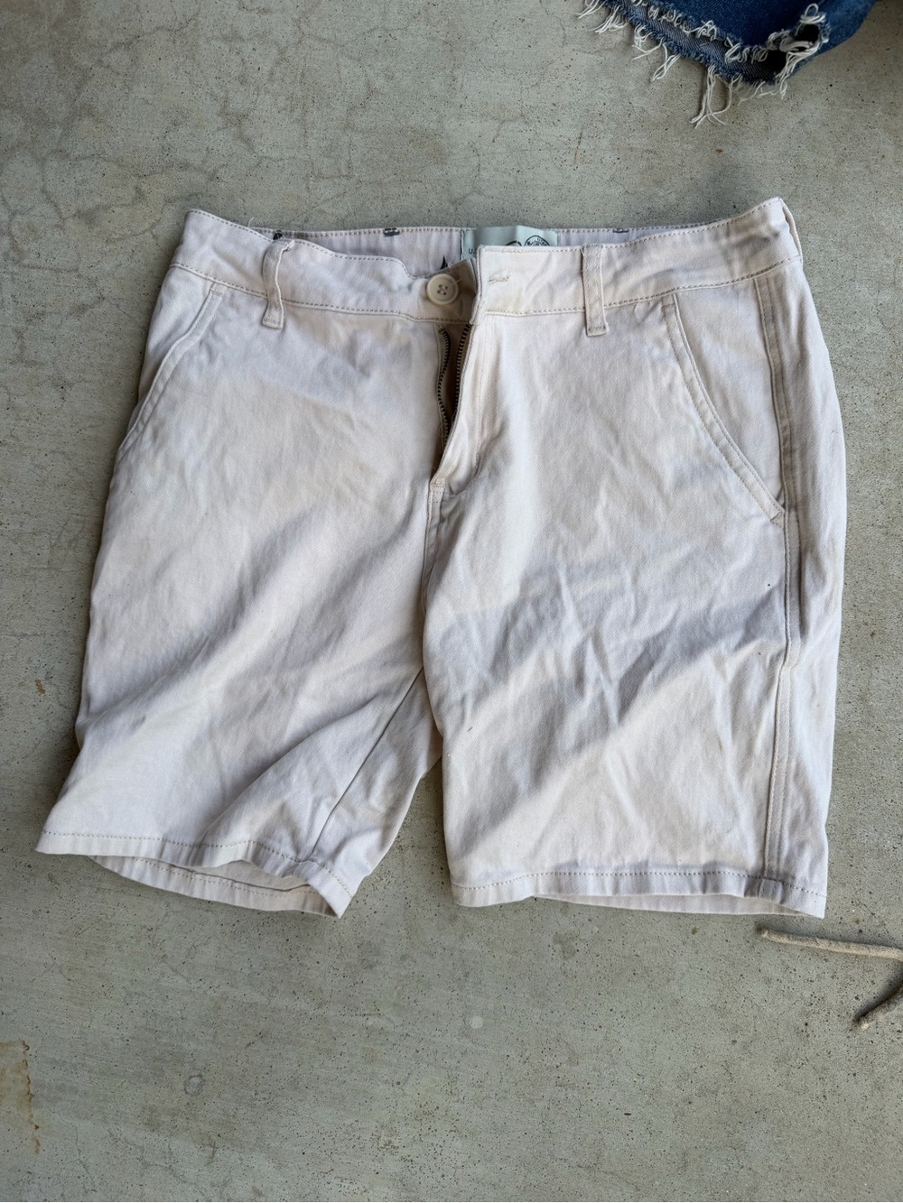 Vintage Threads 30 cream shorts